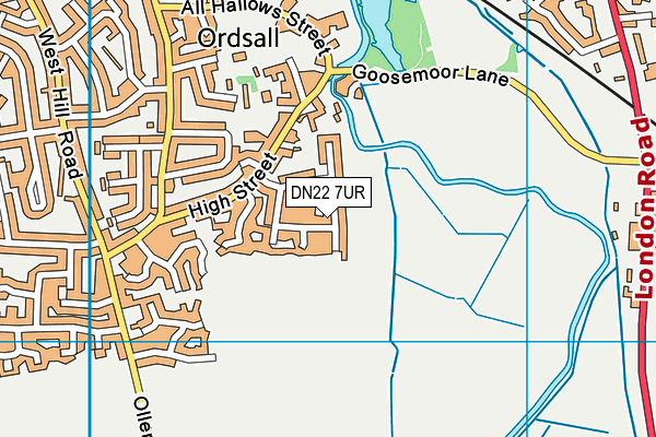 DN22 7UR map - OS VectorMap District (Ordnance Survey)